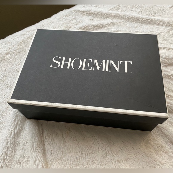 Neon Yellow Shoemint Pumps - Picture 4 of 16